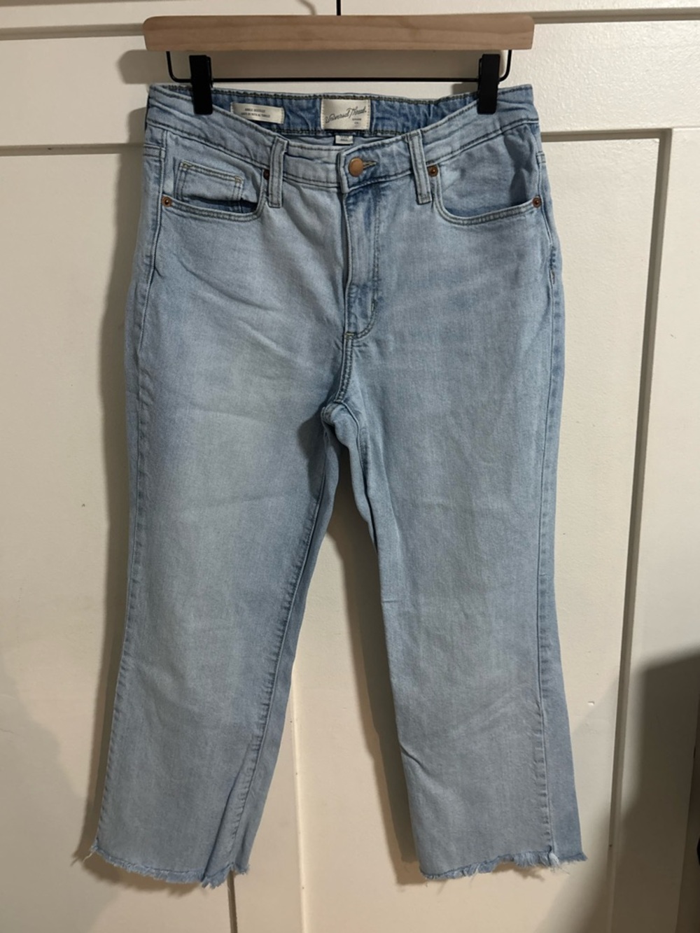 Universal Thread Pale Blue Cropped Straight Jeans